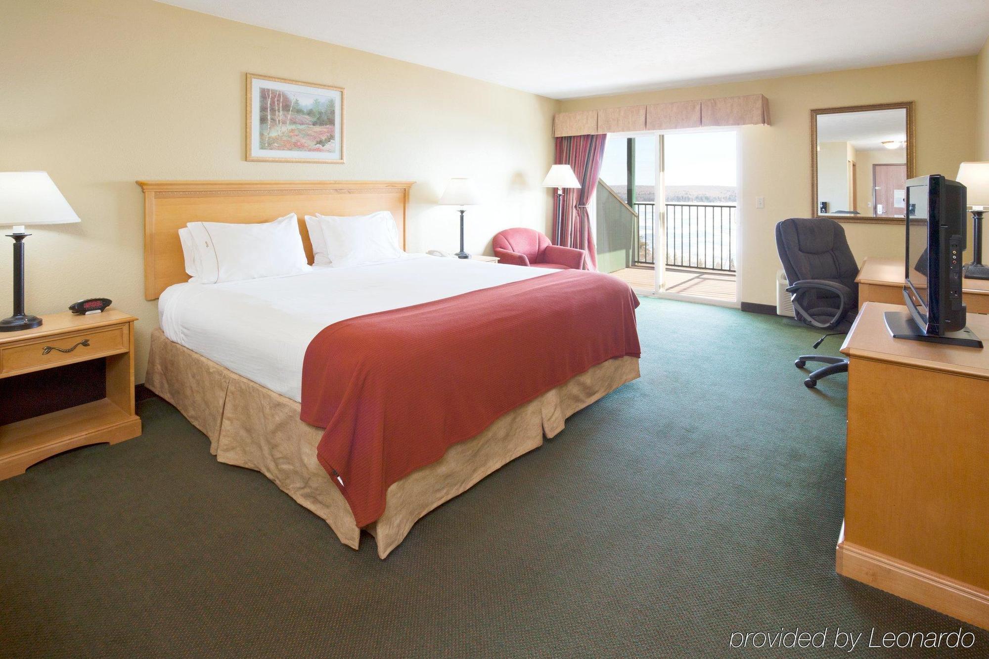 Holiday Inn Express Munising-Lakeview, An Ihg Hotel Zimmer foto